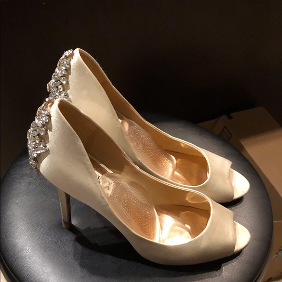 Badgley Mischka Shoes - Badgley Mischka Nilla Peep-Toe Evening Pumps